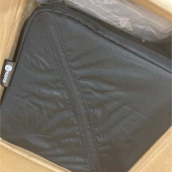 4moms Breeze Plus Portable Playard Removable Bassinet Changing Table - Picture 2 of 5